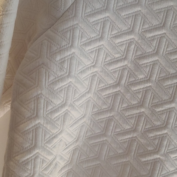 White crop sweater - Picture 2 of 4